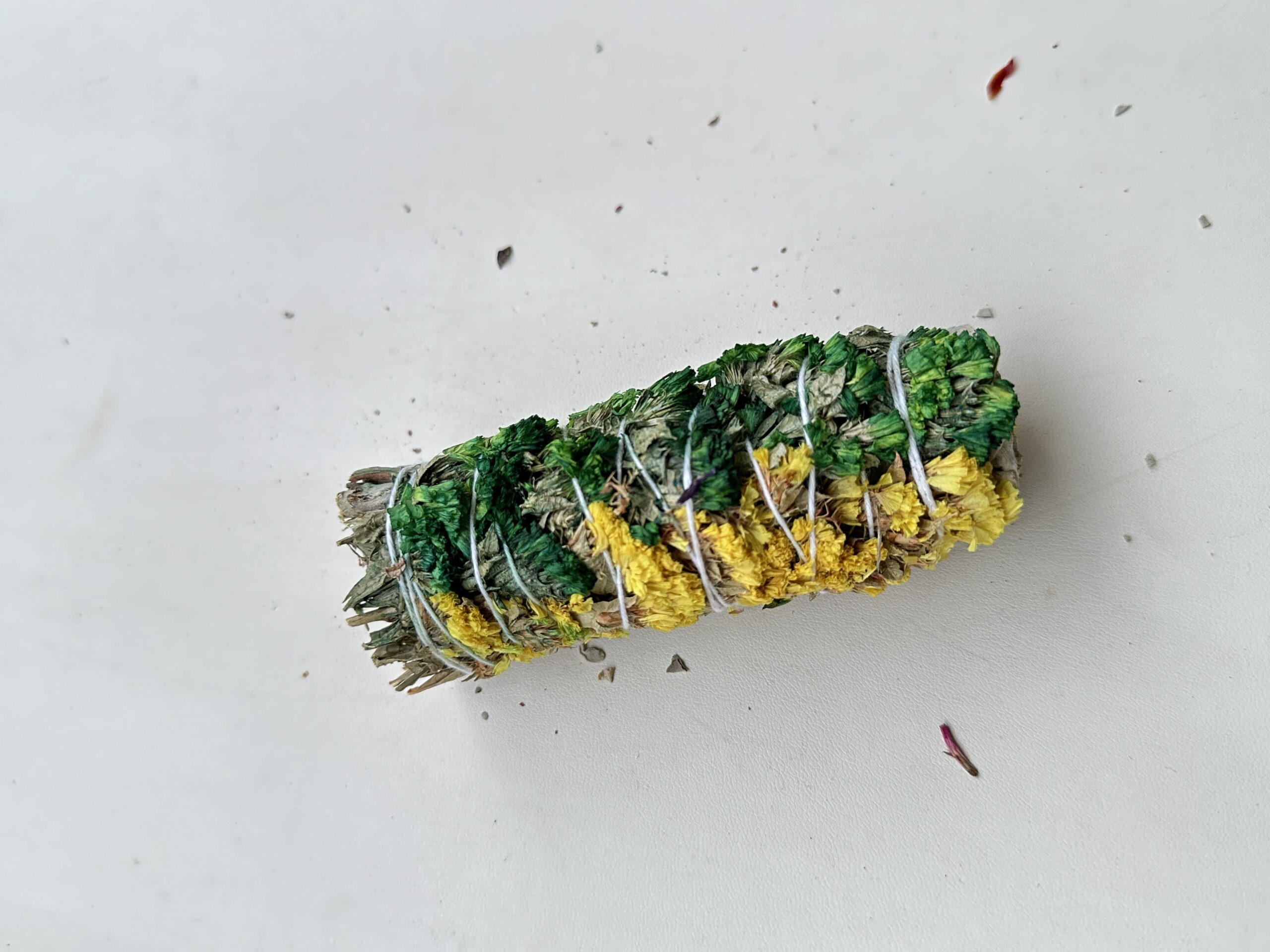 WHITE SAGE - YELLOW GREEN SINUATA